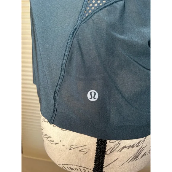 Lululemon Teal Mesh Back Cropped Train Tank Top Likely a Size 10 - Picture 7 of 12